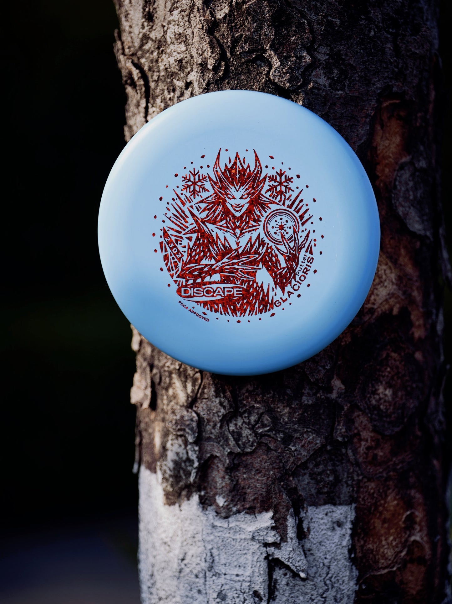 GLACIORIS DISC GOLF Putter on the tree